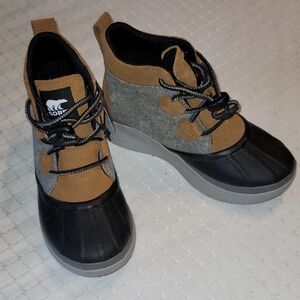 Sorel Black, Gray, and Tan Ankle Boots